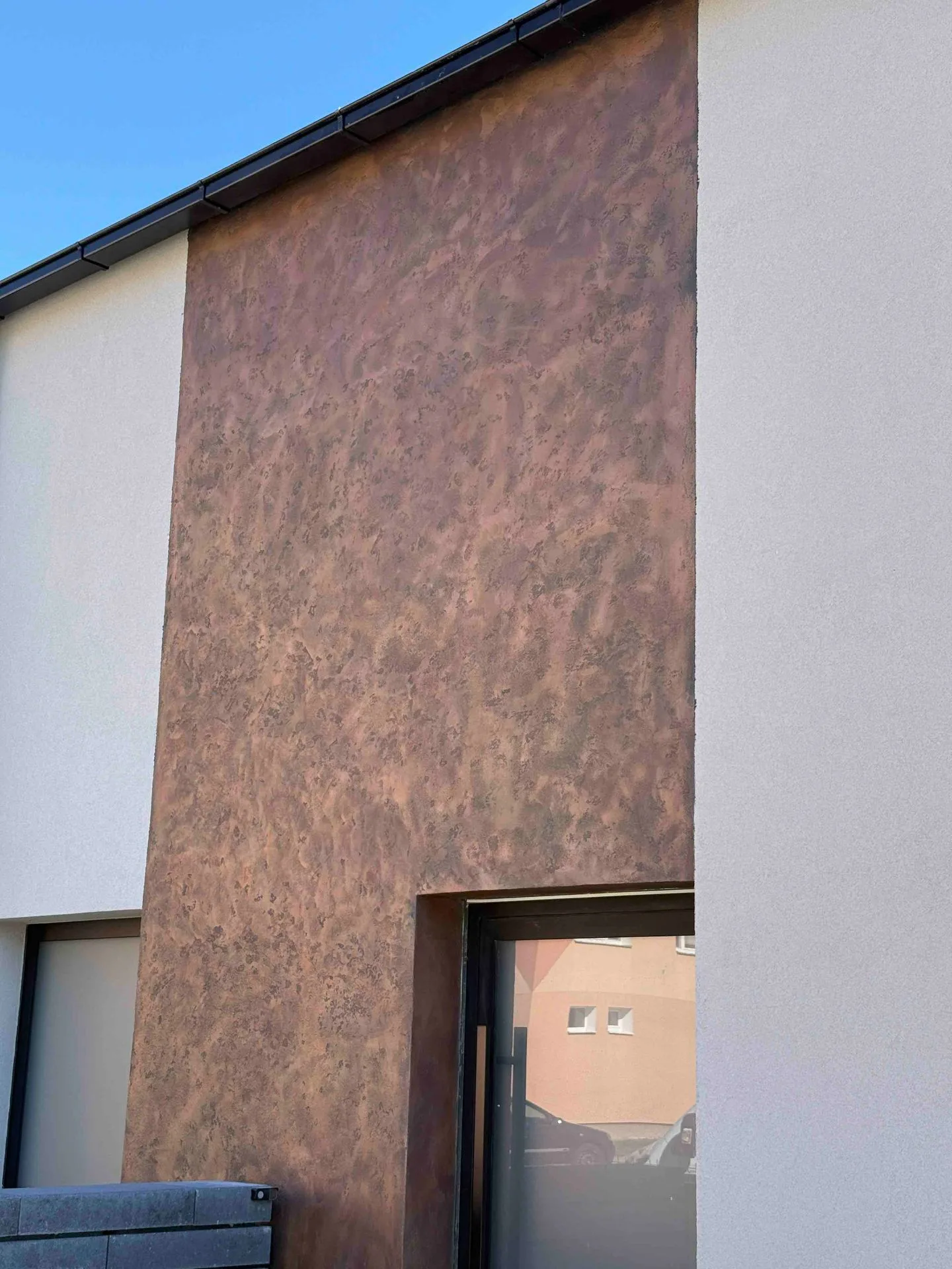 Detail betonového vzhledu dekorativní stěrky